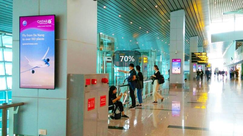 越南峴港機場廣告